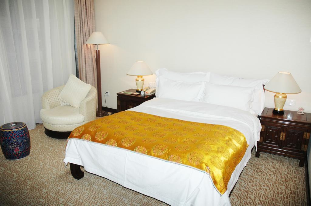 Datong Garden Hotel Room photo